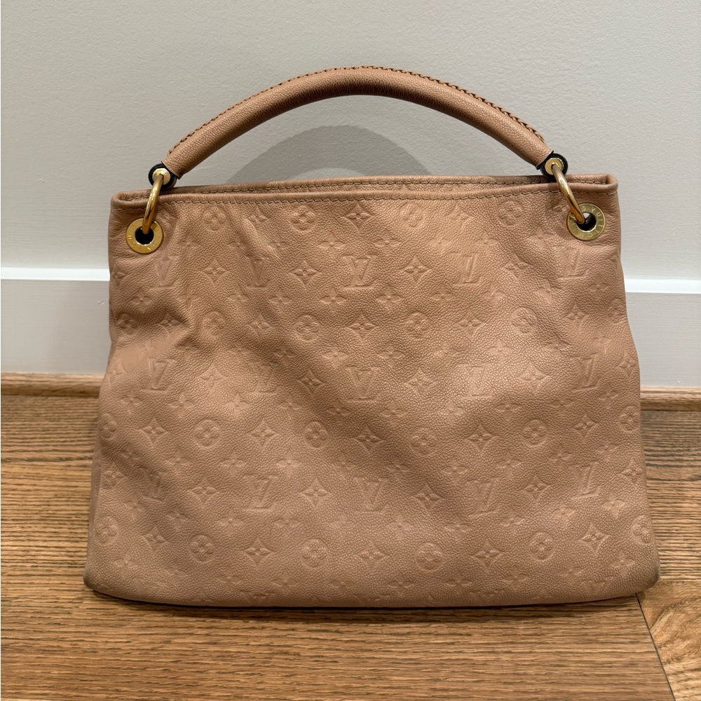 Louis Vuitton Artsy Handbag